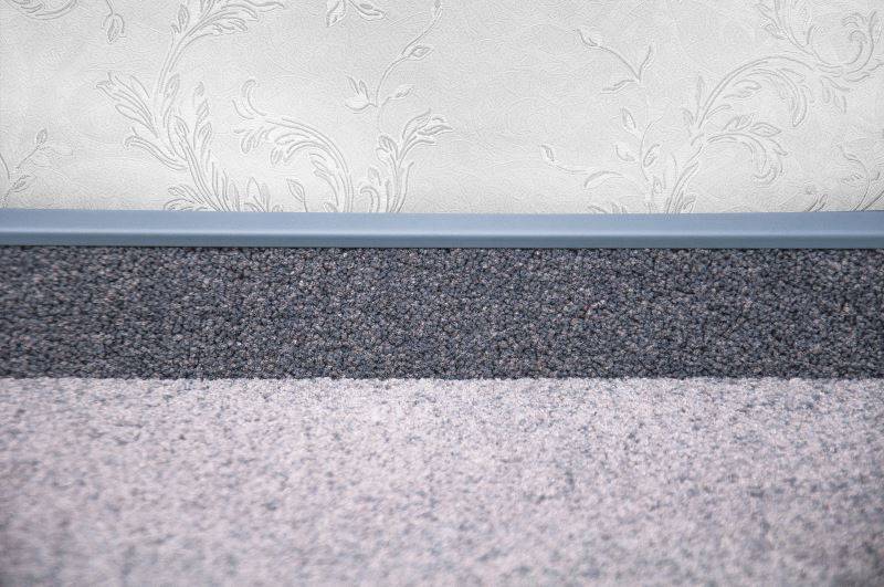 Плинтус для ковролина "Korner" Listwa графит (2500*13,8*50 мм) — купить в Котласе