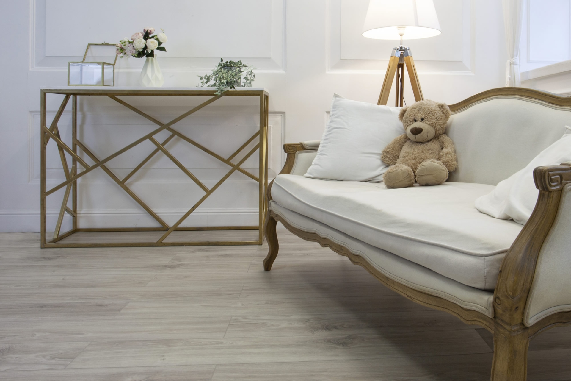 Усовершенствованная кварц-виниловая плитка «Damy Floor» Дуб Белый (1227*187*2,5 мм) — купить в Котласе